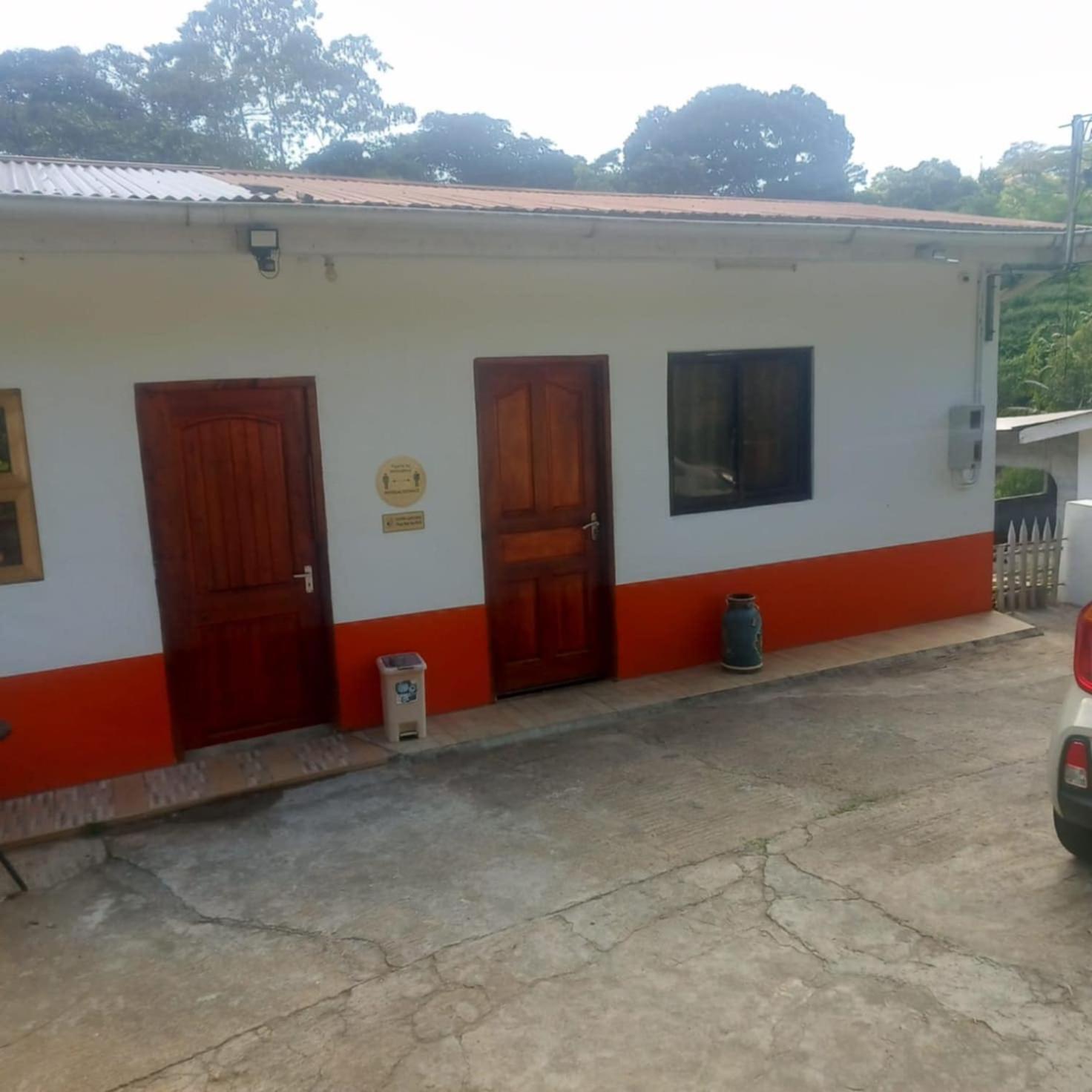 Papayas Self Catering Room ヴィクトリア エクステリア 写真